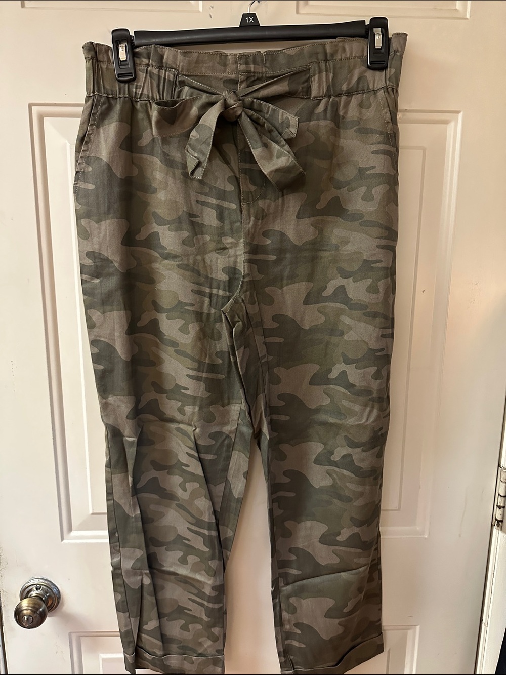 Camo Tie-Waist Cropped Pants — Olive